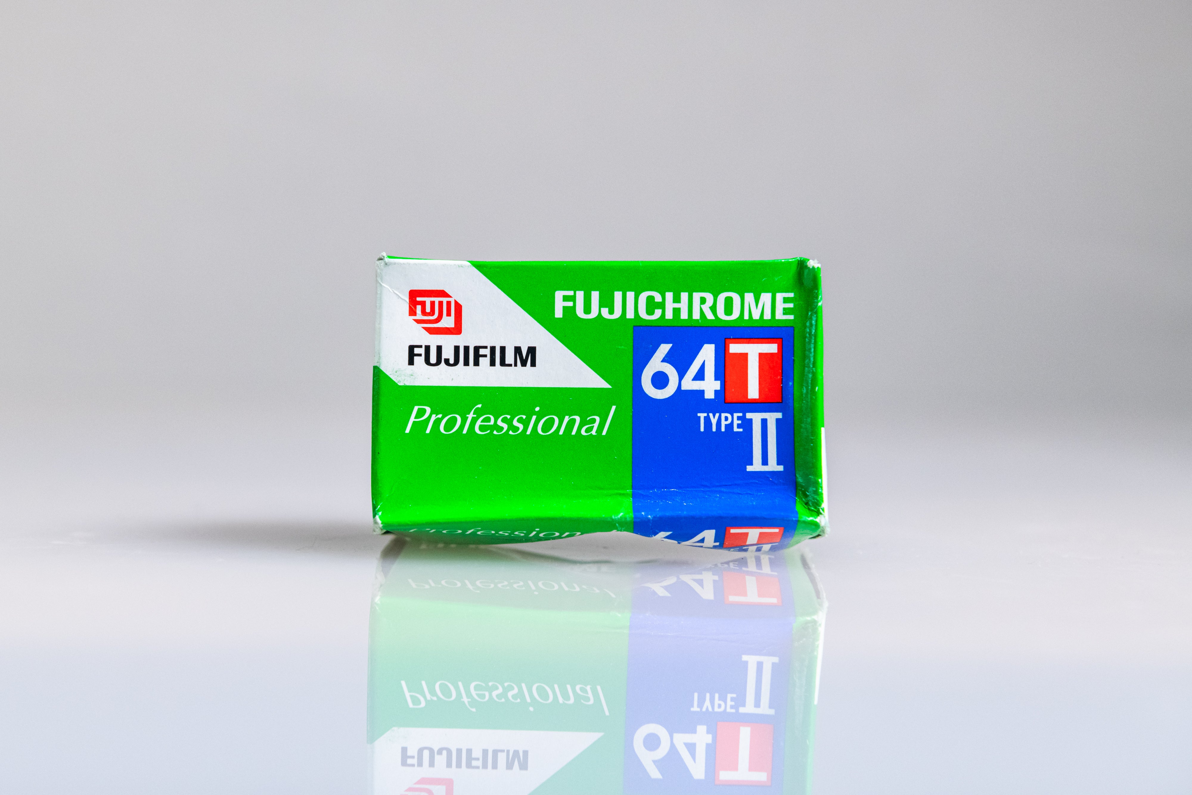 FUJIFILM リバーサルフィルム 64T プロフェッショナル 8 Rolls Fuji 64T (Tungsten) Type II 35mm - Exp 2001 – KWAKUSHOP